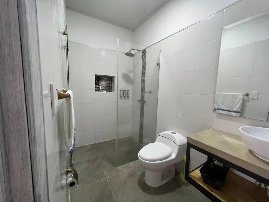 Nueva En San Antonio Cali, La Casa De Tona Villa 0*, Cali Colombia